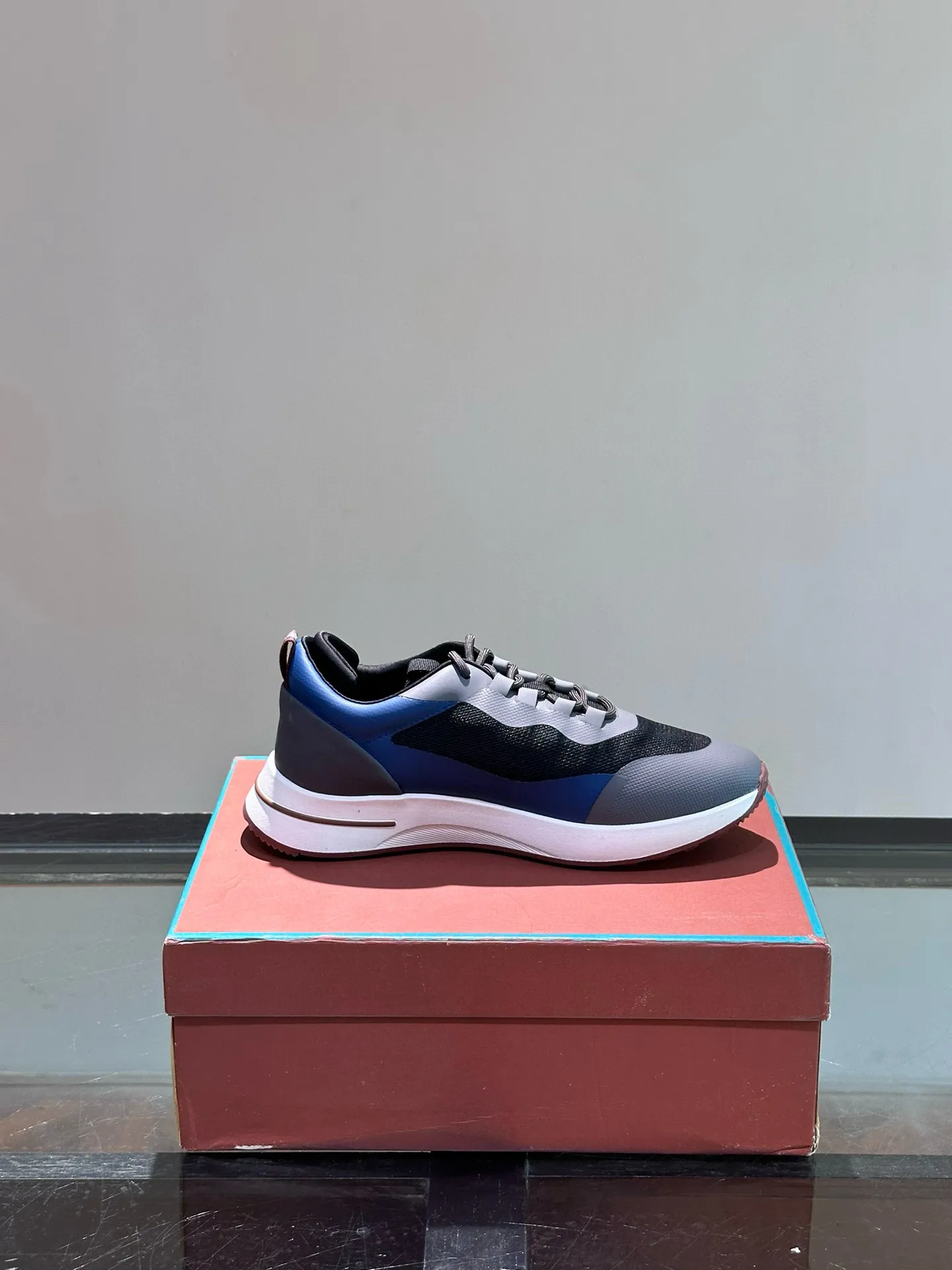 Factory price: 540💰Loro men's shoes💰iana niche Loro classic jogging shoes, men's lace-up casual shoes and sneakers, high-quality lightweight and comfortable fabrics, suitable for outdoor leisure, the color scheme is young and energetic, and it looks great with sportswear or casual suits! Size: 39-45 (38, 46 customized)